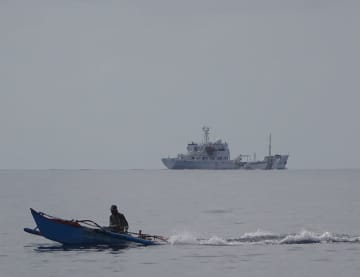 中国、比巡視船を強制退去　南シナ海スカボロー礁