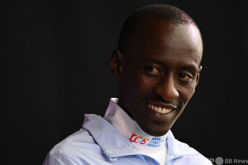 マラソン世界記録保持者キプタム 交通事故で死去