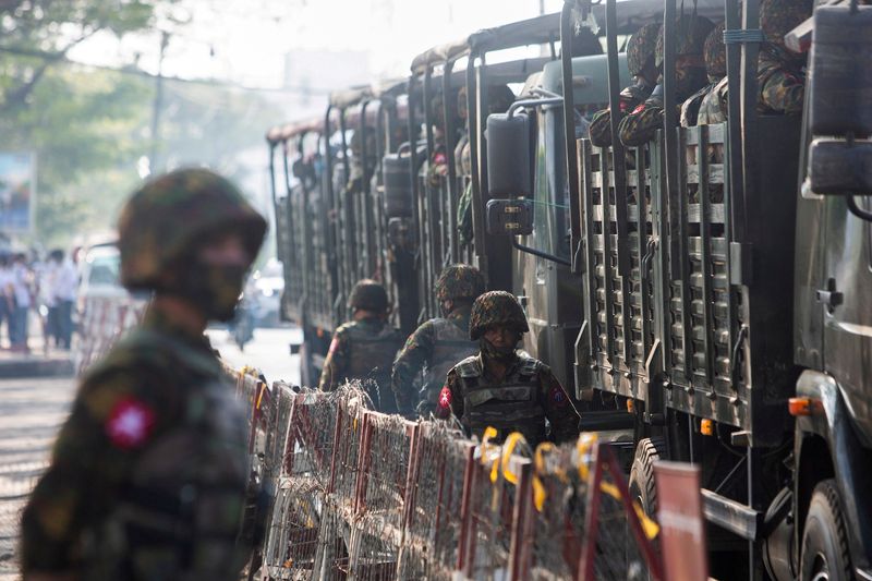 ミャンマー軍政が徴兵制実施、少数民族攻勢受け戦力確保か