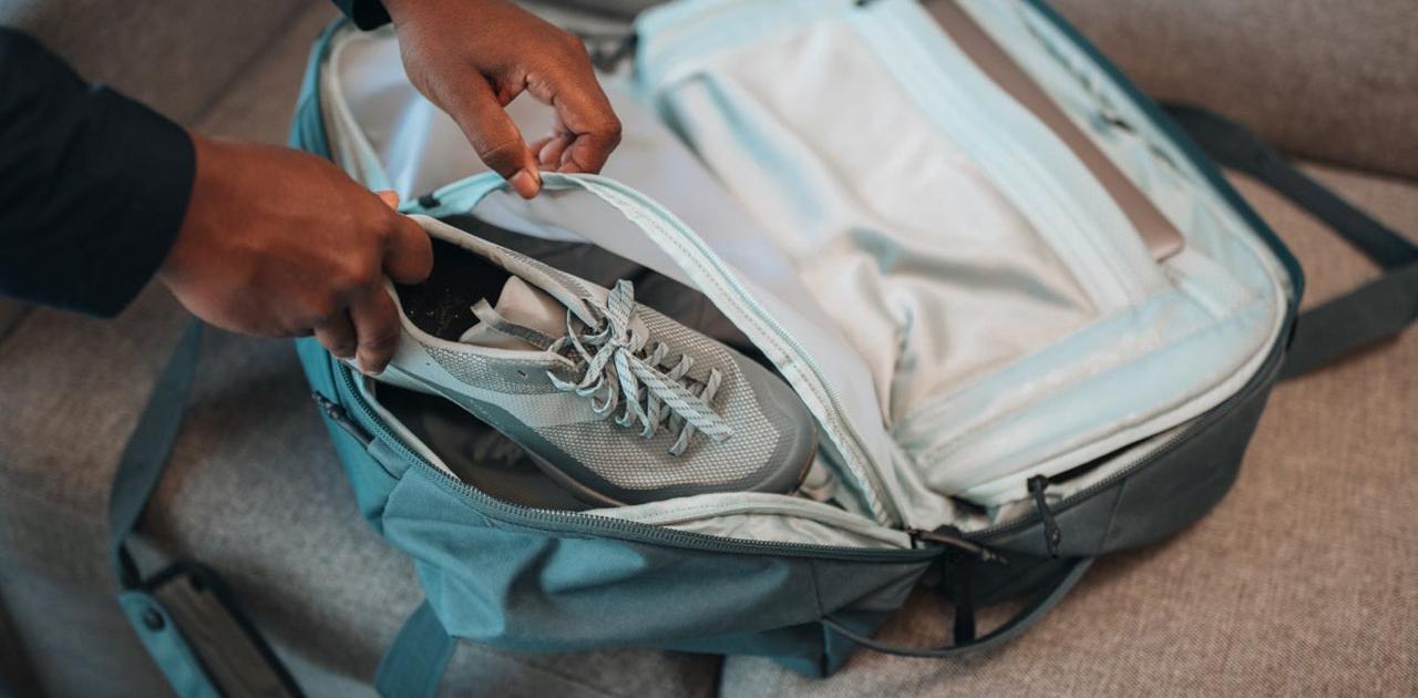 仕事も旅行もシームレスに使えるバッグ。服装に合わせやすい新色が登場