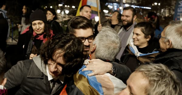 ギリシャ、同性婚を合法化　正教会の国で初