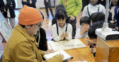 さすが！漫画家のペンさばき　熊本県水俣市出身の江口寿史さん　湯出小150周年記念式典でライブスケッチ