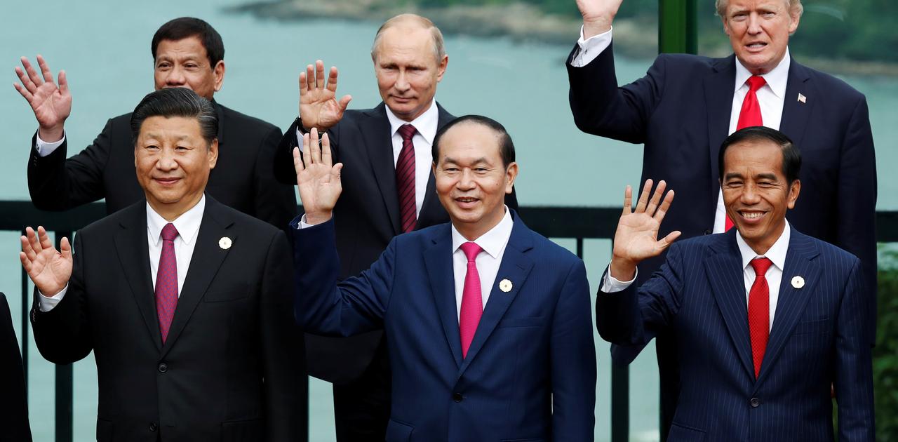 中国もロシアもトランプ前大統領を「いいカモ」と見なしている —— トランプ政権の元大統領補佐官が指摘