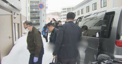 容疑者の男が立ち会い自宅に家宅捜索　刃物で刺され３人死傷　札幌市北区