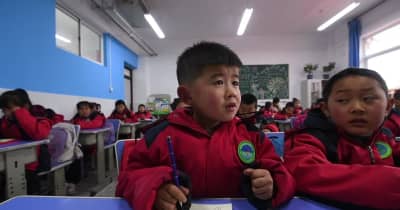 地震被災地の学校で新学期スタート　中国甘粛省