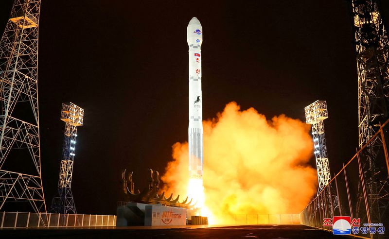 北朝鮮初の偵察衛星、運行継続　操作可能＝専門家