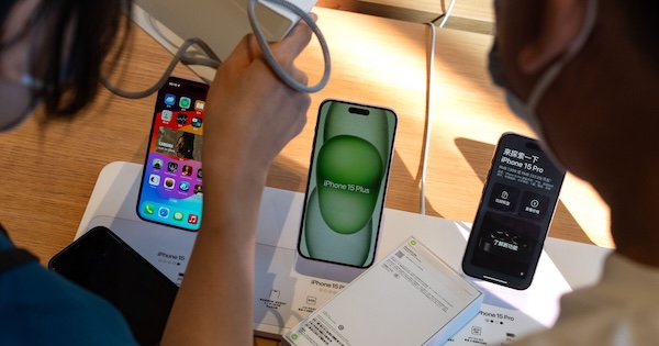アップルのiPhone、中国で大幅値引き－「デフレ」トレンドに逆らえず
