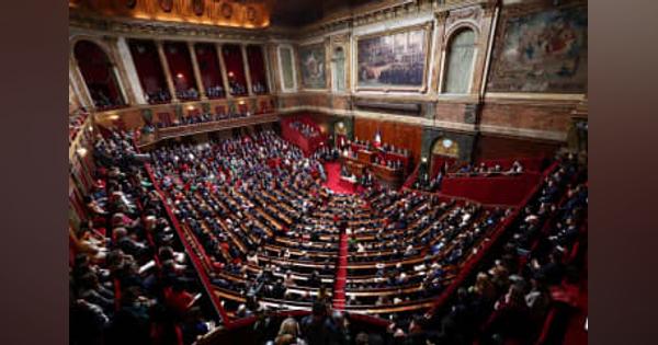 フランス、憲法に中絶の自由明記　世界初、議会で正式決定