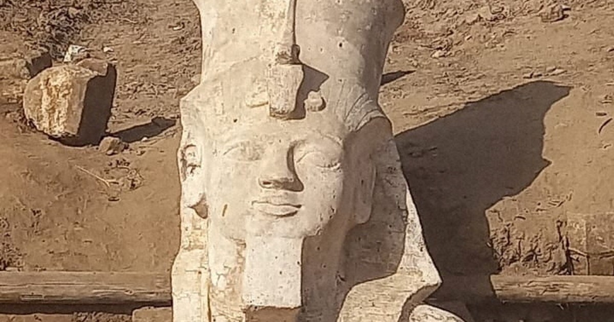 エジプト・ファラオの上半身像発掘　1930年発見の下半身像と一致
