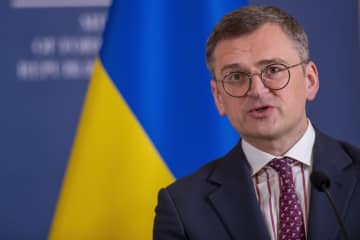ウクライナ外相、教皇発言に反発　白旗でなく「黄色と青」