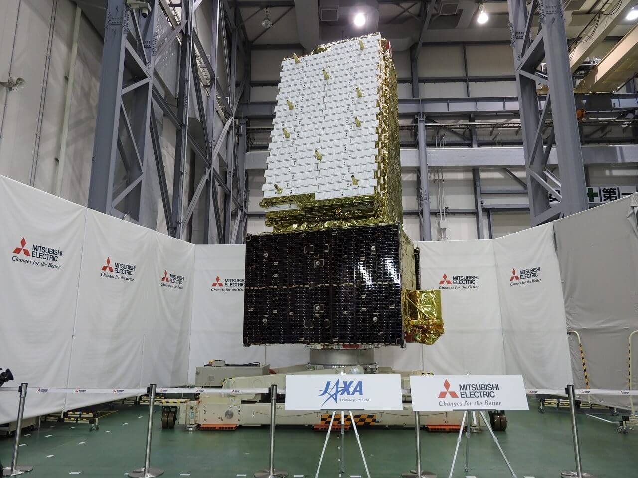 三菱電機、先進レーダ衛星「だいち4号」を公開　2024年度打ち上げ予定