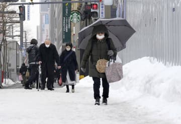 札幌、転倒搬送最多1500人超　寒暖差で路面凍結か