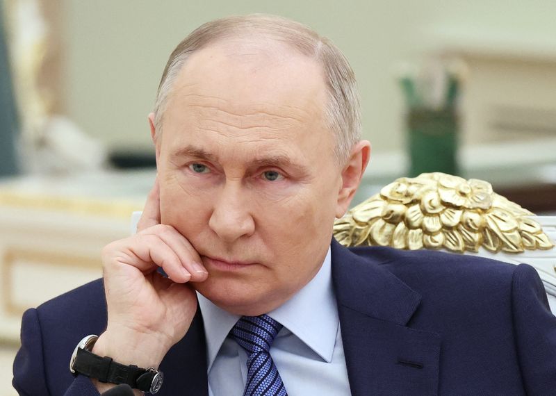 プーチン氏「核戦争への準備万端」とけん制、切迫性は否定