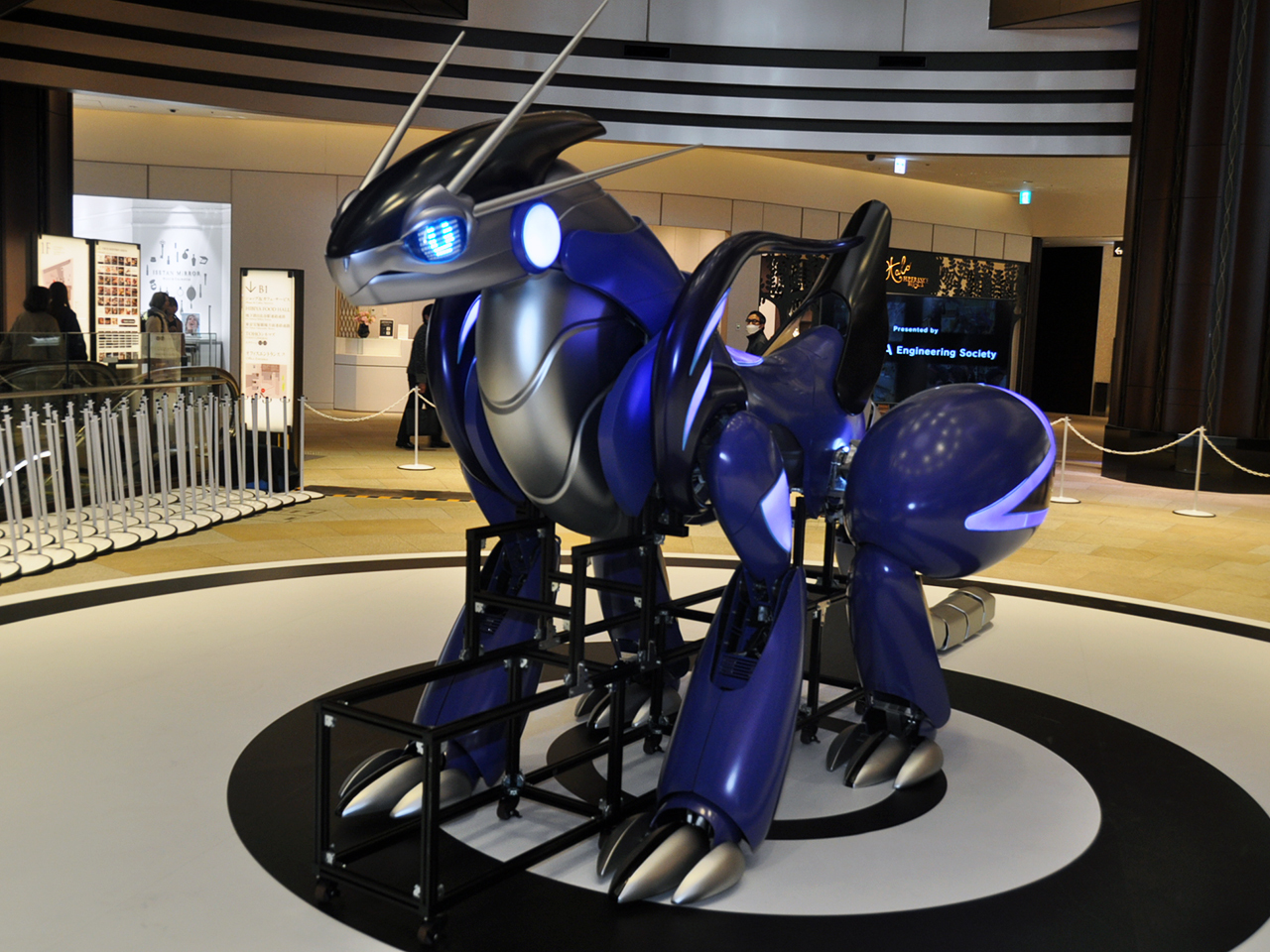 トヨタとポケモン、ほぼ実物大かつ変形可能で動く「ミライドン