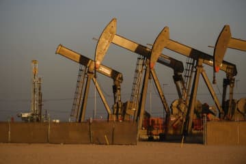 NY原油、5カ月ぶり高値　続伸、83ドル台