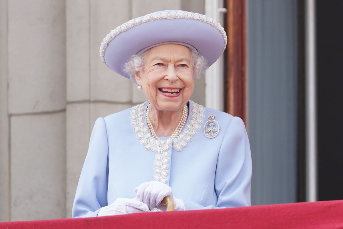 英王室、故エリザベス女王の公式写真もデジタル加工か　撮影者はキャサリン妃