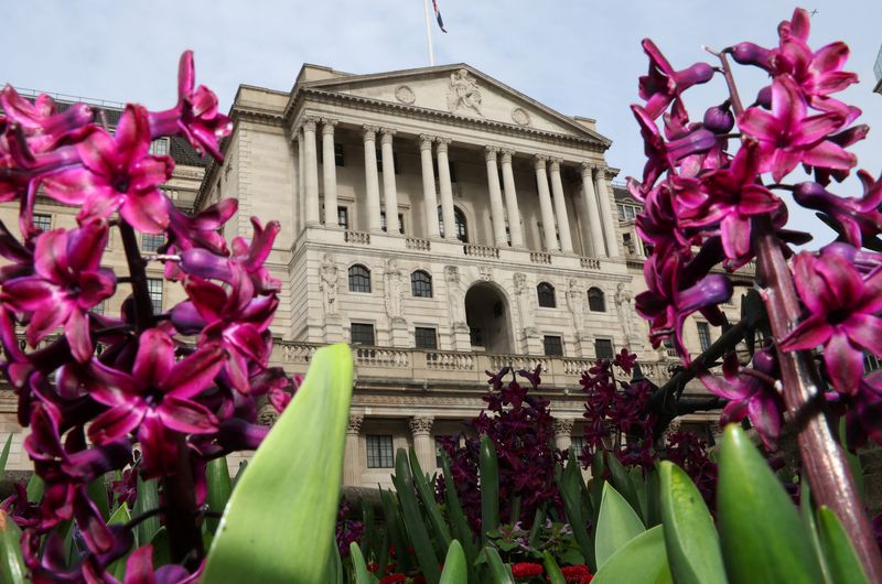 英中銀、金利据え置き　利下げに向け景気は「正しい方向に進展」