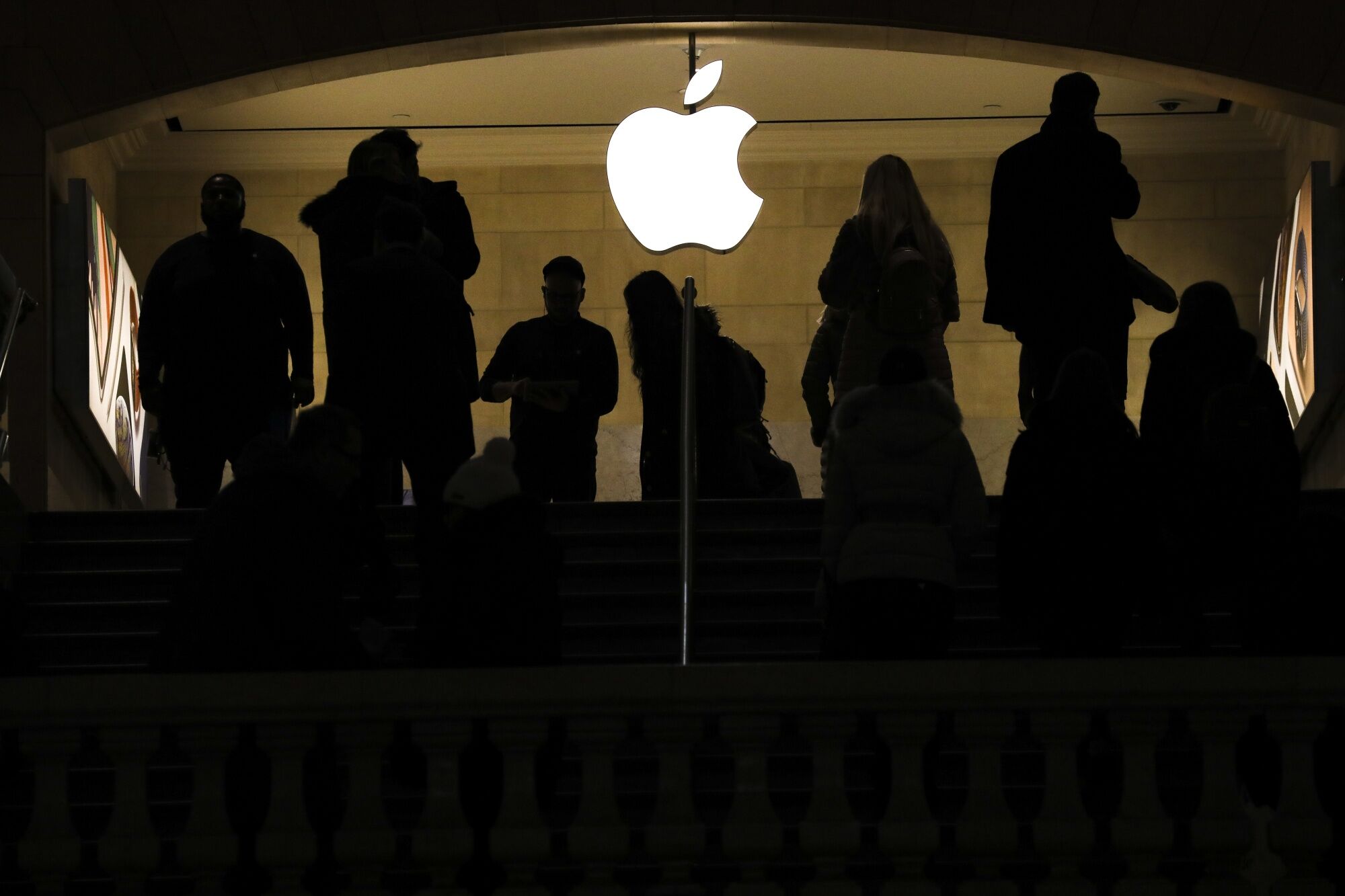 アップル、時価総額1130億ドル失う－米欧で訴訟や全面調査の動き
