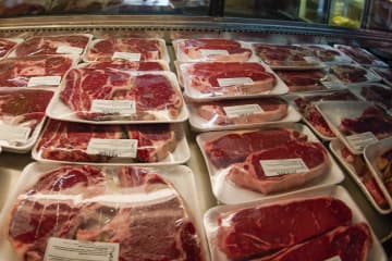米国産牛肉、記録的高値も　インフレ余波で飼育頭数減