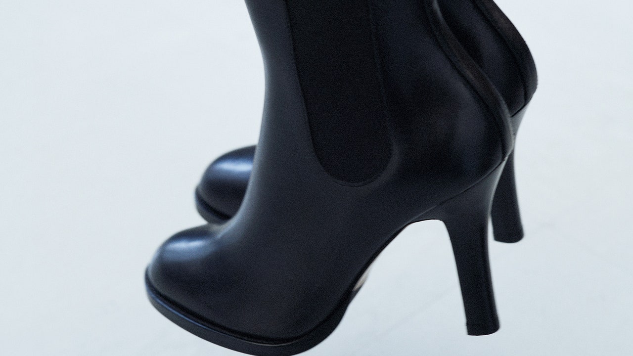 これはノスタルジーではなく、極めてよくできた道具への愛着だ：Side Gore Boots by J.M. WESTON