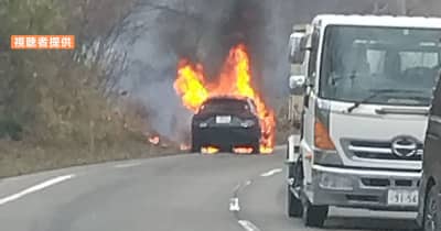 【速報】国道で乗用車1台が炎上　下草にも燃え移る　仙台・青葉区