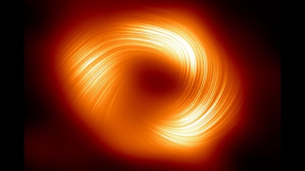 天の川銀河の中心にある超大質量ブラックホールの磁場の様子を捉えた画像公開。電波ジェットの放出にも可能性
