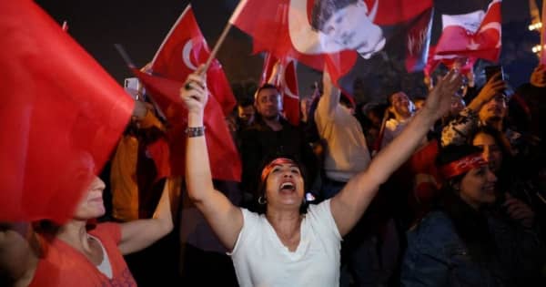 トルコ統一地方選、野党が勝利宣言　エルドアン大統領に大打撃