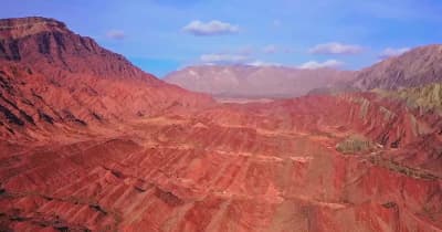 カルピン大峡谷の絶景　中国新疆ウイグル自治区