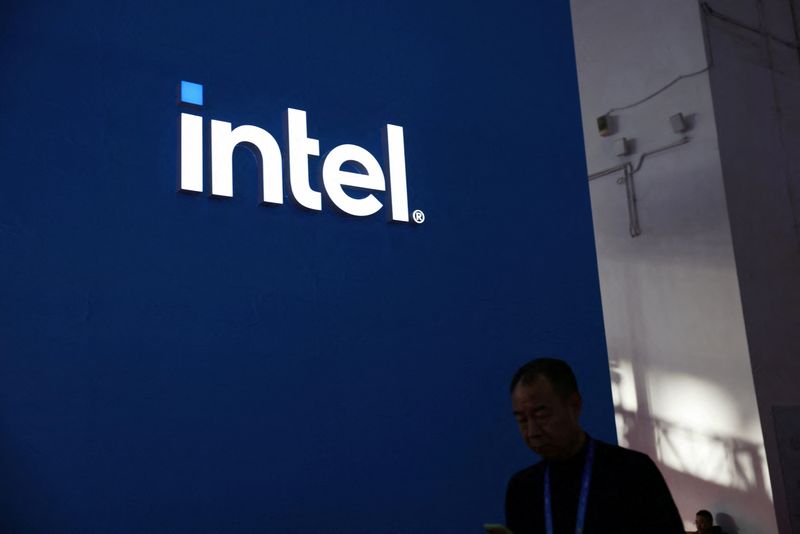訂正-米インテルの半導体製造部門、2023年営業損失が70億ドルに拡大