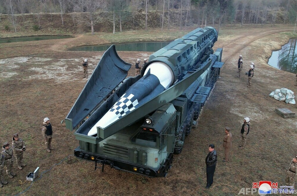 北朝鮮、固体燃料式の新型極超音速ミサイル発射実験成功と発表
