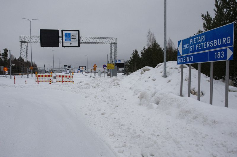 フィンランド、ロシア国境検問所の閉鎖を無期限延長