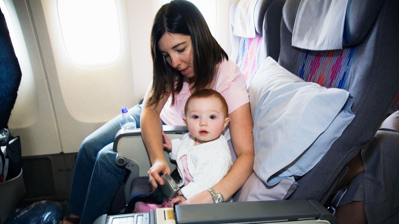 機内では2歳未満の乳幼児にもシートベルトは必要？ ボーイング737MAX型機の事故で議論が再燃
