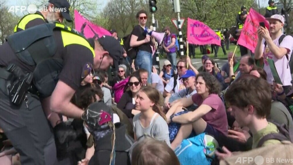 動画：グレタさん、抗議デモ参加で2度拘束 オランダ