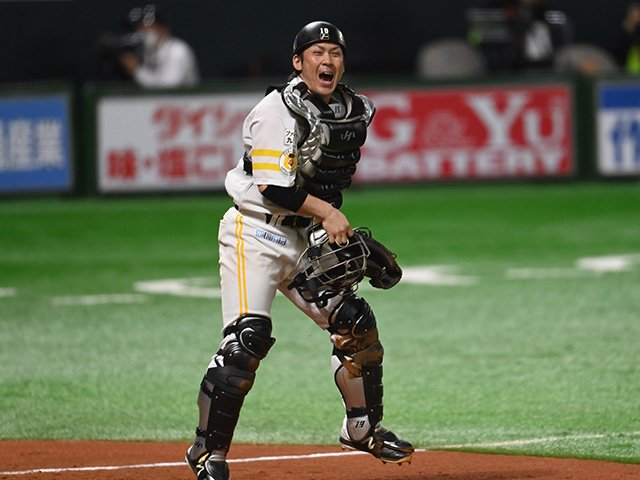 甲斐拓也 甲斐拓也がキャッチできずも「僕が悪い」 今宮健太が逆転勝ちに