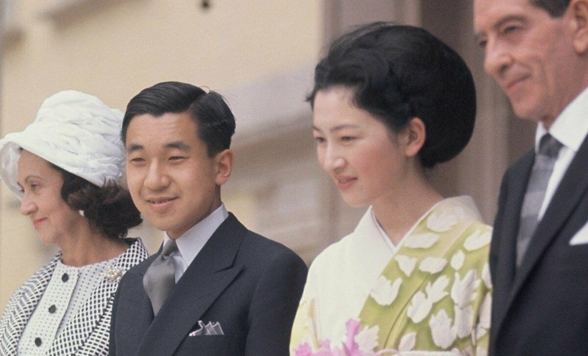 きょうご成婚65周年〉上皇さま90歳 まるで女優のように美しい美智子さまが「世紀の結婚」からいつも傍らに (dot.オリジナル)