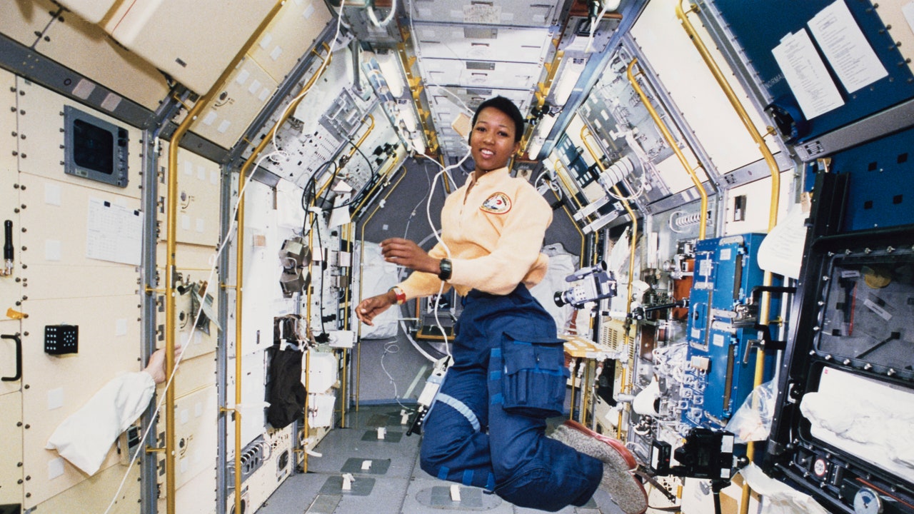 黒人初の女性宇宙飛行士メイ・ジェミソン。STEM分野で自分の居場所を切り拓く鍵となった“傲慢さ”【気鋭のイノベーター】