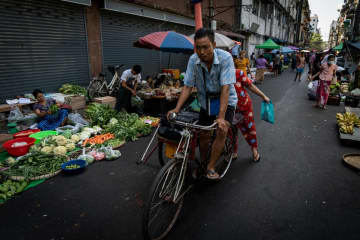 ミャンマー貧困率、50％に急増　国連報告、経済危機続く