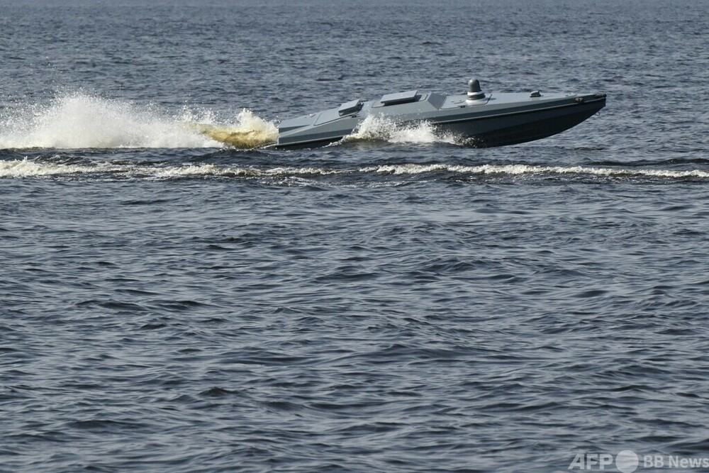 ウクライナ、無人水上艇「マグラ」を報道陣に公開