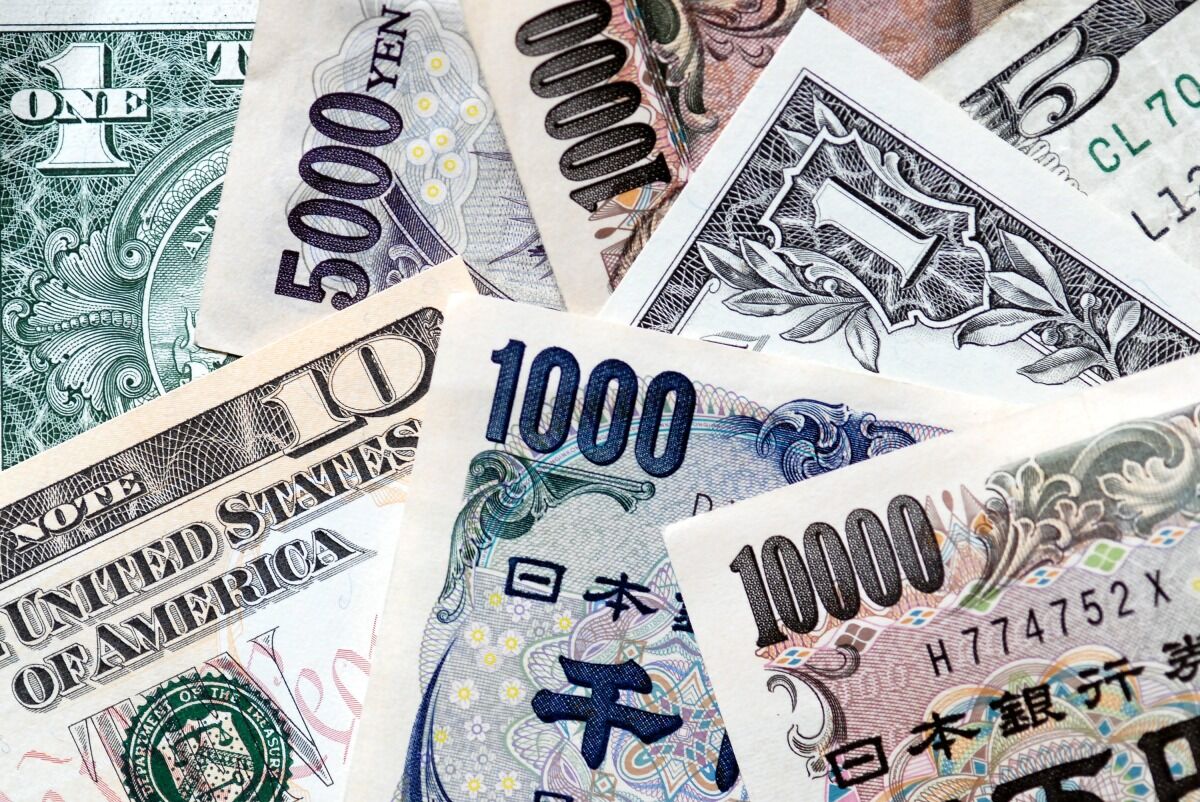 円は約34年ぶりの安値を連日で更新、ドル堅調－一時154円61銭