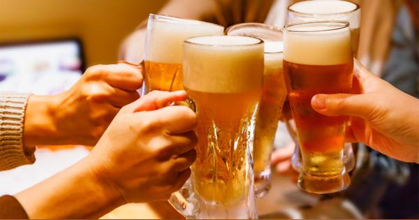 職場の飲み会で気を遣うこと　上司に対しては「礼儀や作法」、部下と飲む際は？