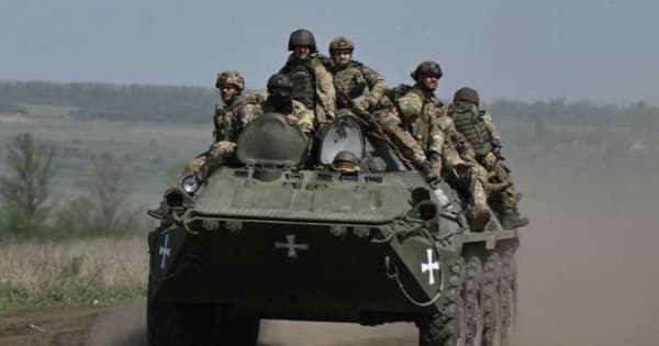 ウクライナ東部前線の「状況悪化」、部隊が後退と軍総司令官