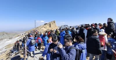 メーデー連休、中国吉林省の長白山に大勢の観光客　エコツーリズム楽しむ