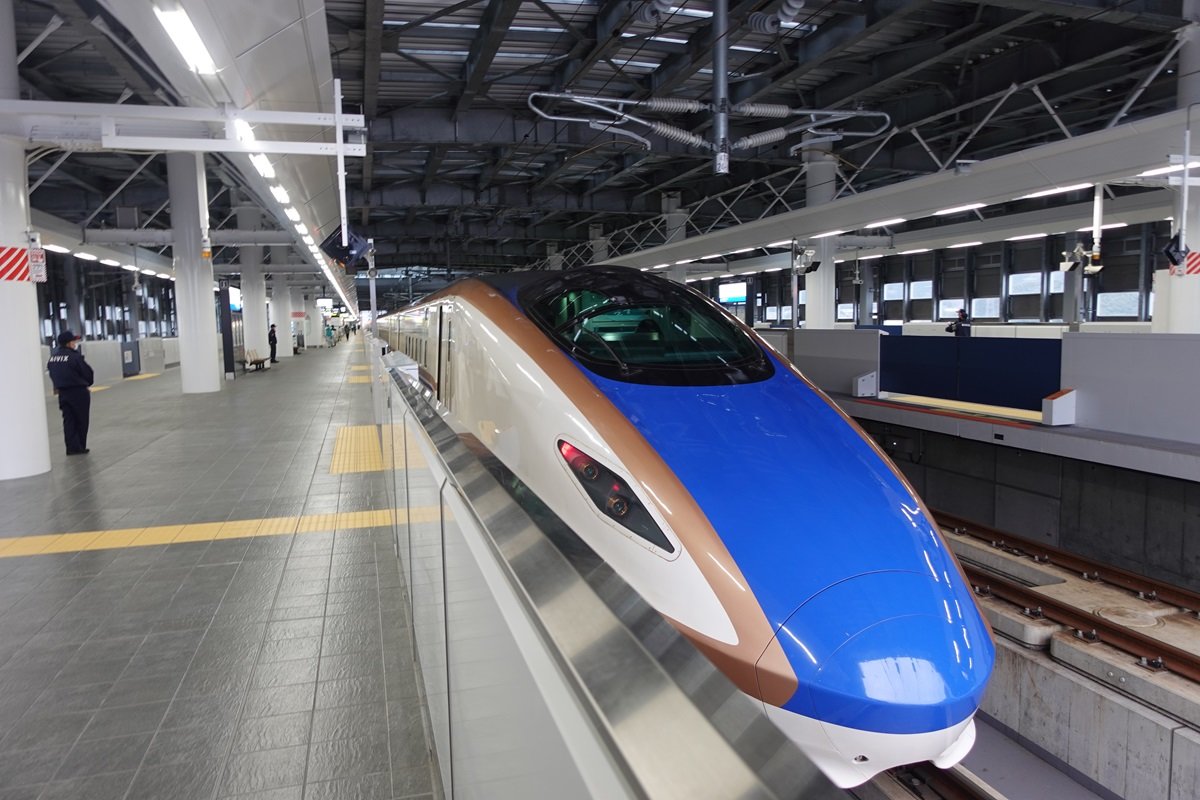北陸新幹線・敦賀駅乗り換えは特急「サンダーバード」にどんな影響を及ぼすか