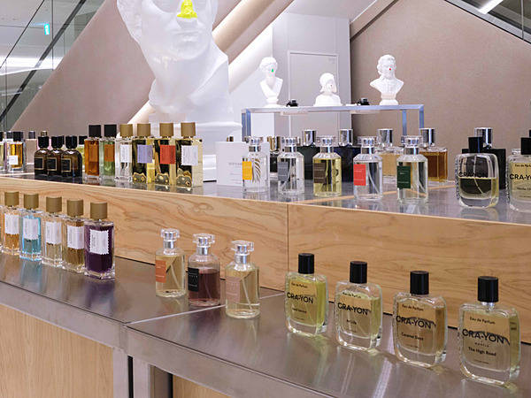 仕掛け人】今、Z世代に「3万円の香水」が売れる理由