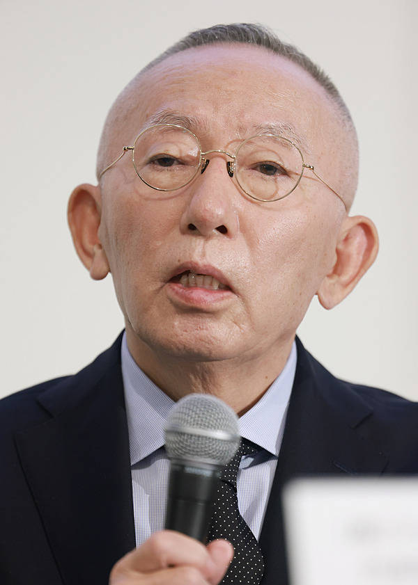 Softbank創業者　孫正義解説本30冊＋京セラ創業者　稲盛和夫解説本1冊 DSXBZO0808147025052010000001-9