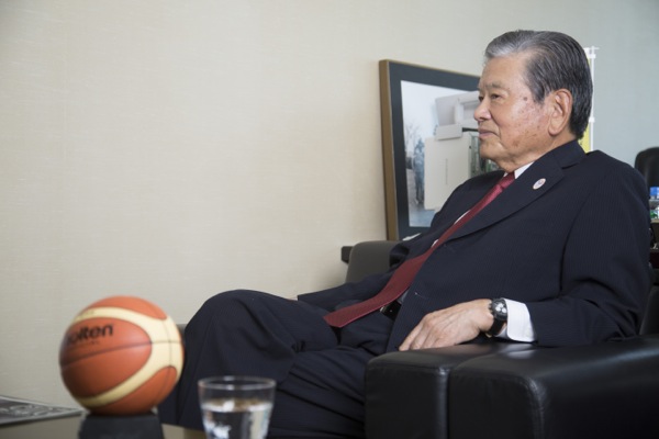 今回のインタビューは日本サッカー協会の最高顧問室で行なわれた（写真：福田俊介）