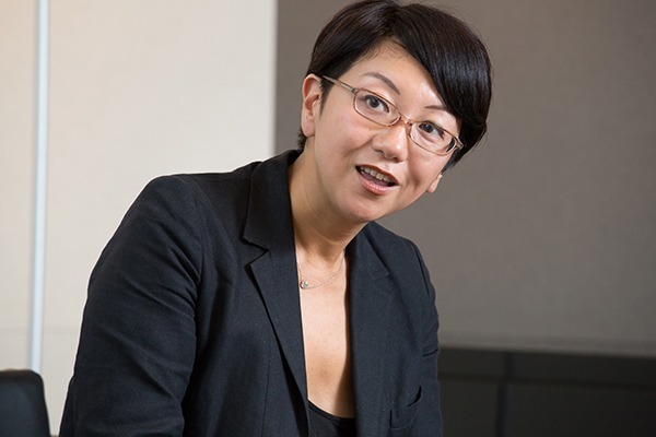 博報堂初の女性執行役員 思考のポイントは 脱がせる 作業