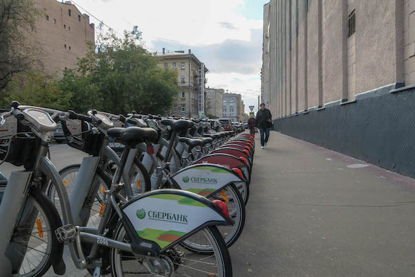 モスクワ 見せかけのバリアフリー が市民の 想像力 を鍛える