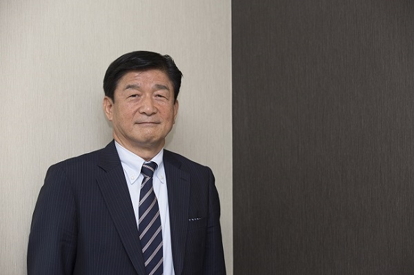 ガンバ大阪の社長を務めている期間、万博記念競技場の運営改革を行ったほかにも、グッズ開発やスポンサー企業との関係に新基軸を展開した