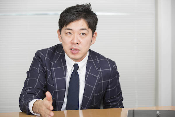 麻野耕司 1979年生まれ。慶應義塾大学法学部を卒業後、リンクアンドモチベーションに入社。採用コンサルティング業務、人事マネジャー、社長室マネジャーを経て、現在は執行役員として中小ベンチャー企業向け組織人事コンサルティング事業を担当。2013年に投資事業を立ち上げ、複数の投資先企業の社外取締役、アドバイザーを務める。著書に「すべての組織は変えられる〜好調な企業はなぜ『ヒト』に投資するのか〜」（PHP研究所）、「就職活動の新しい教科書」（日本能率協会マネジメントセンター）がある。